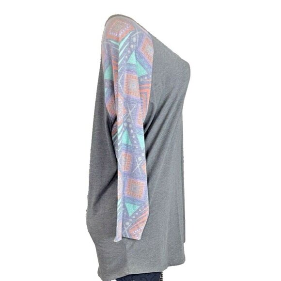 LulaRoe 2XL Randy Gray Crew Geometric Washed-Out Long Raglan Sleeve Print Tee - Picture 3 of 6